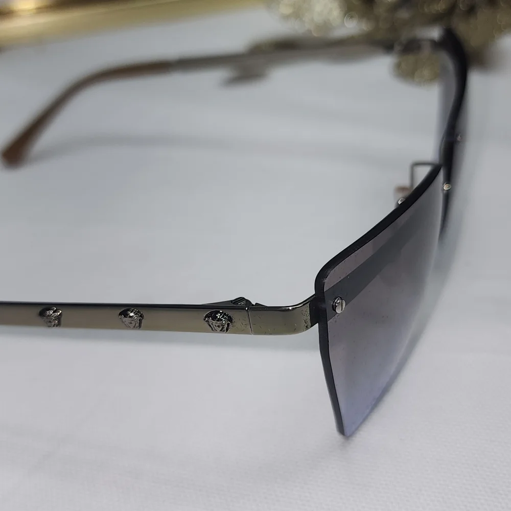 Versace nwot 2190
